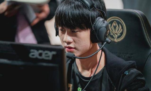 月的灯光下 月的灯光下